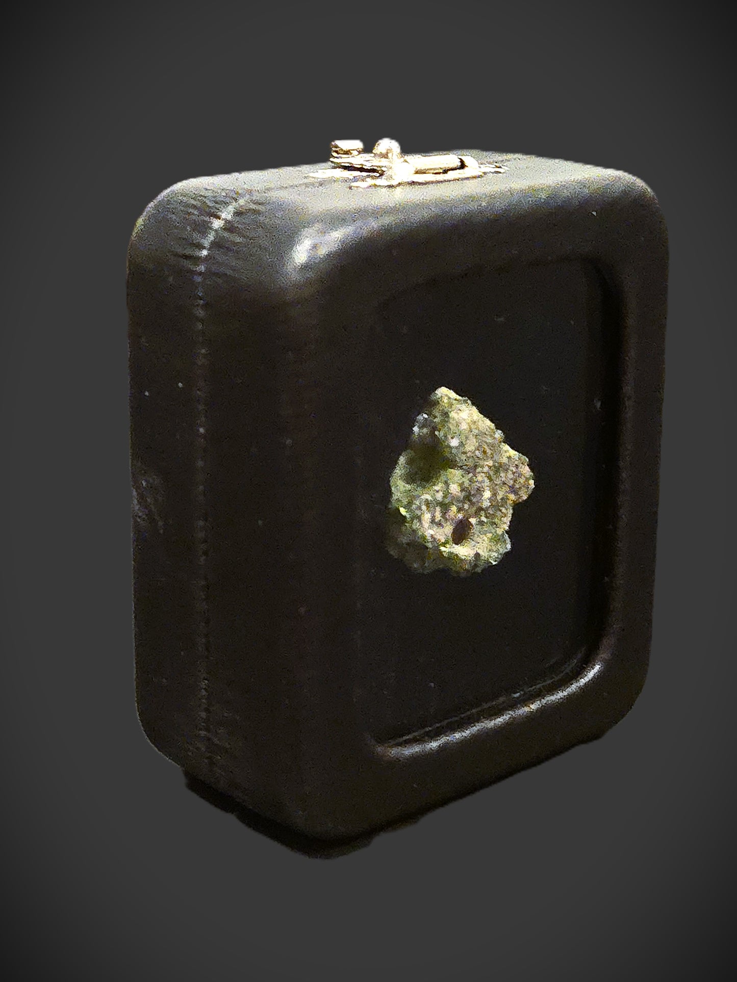 Bright Glassy Green 1.95g Trinitite in Leather Display Case